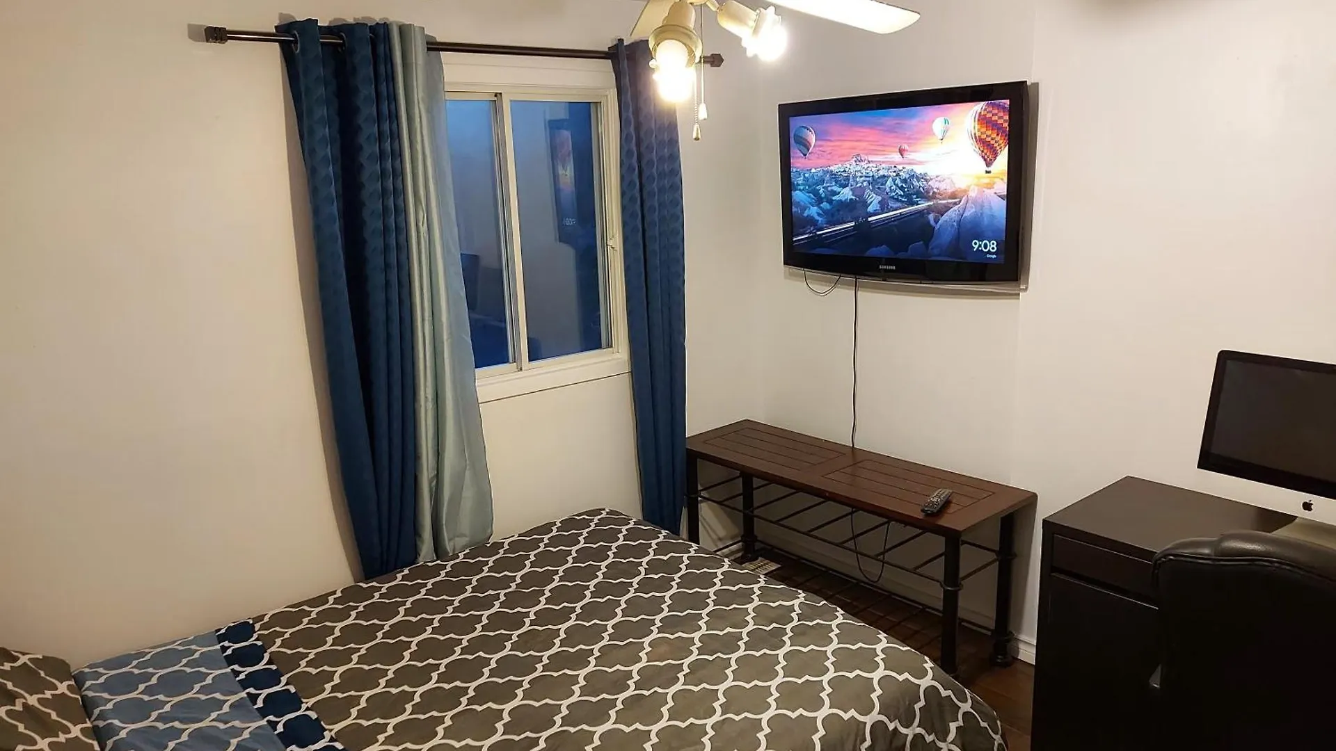 Bedroom In Cozy Townhome Gatineau